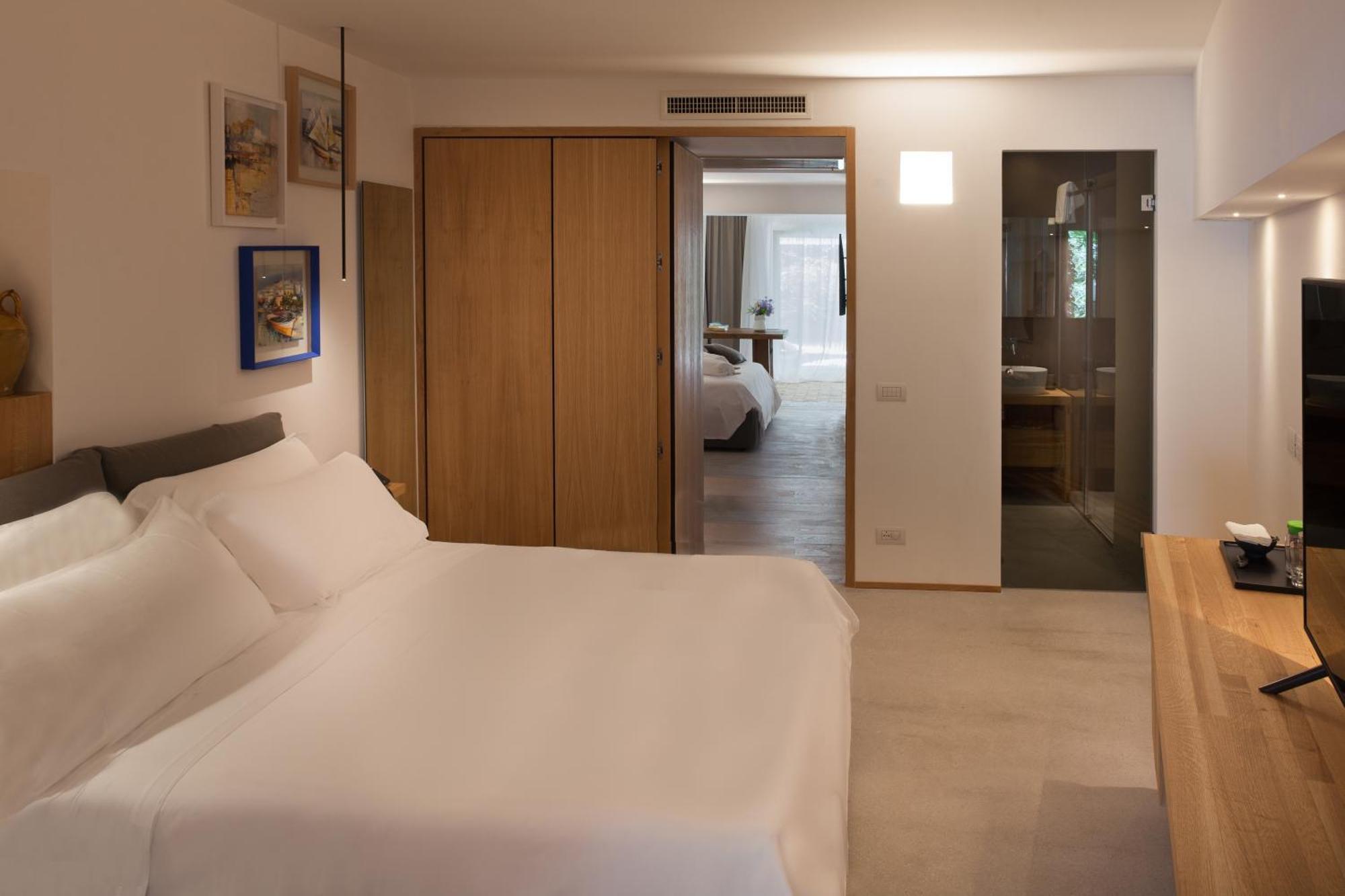 Art - Small Luxury Of The World (adults Only) Le Castella (Calabria)