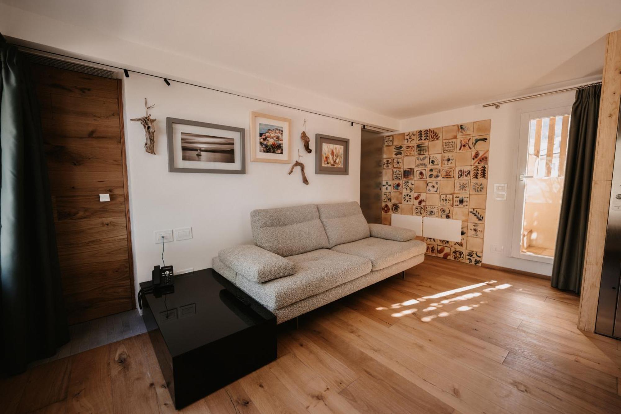 Art - Small Luxury Of The World (adults Only) Le Castella (Calabria)